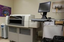 Abbott Architect i1000 Automated Immunoassay Analyzer