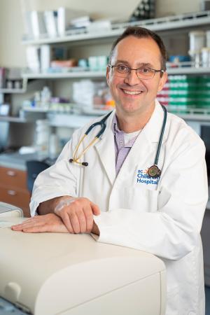 Stuart Turvey headshot with lab background