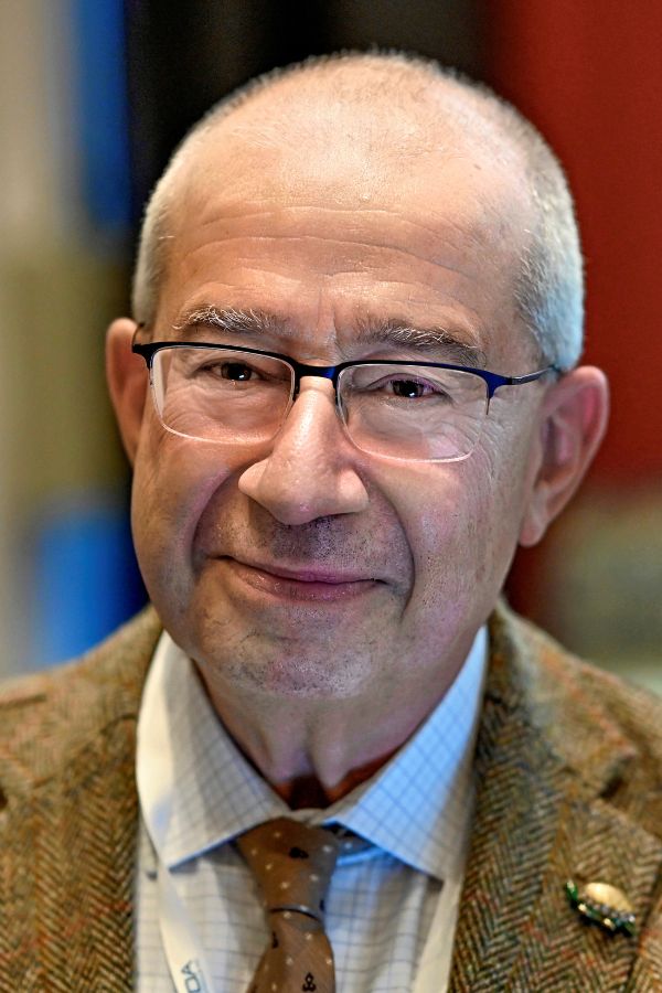 Headshot of Osman Ipsiroglu