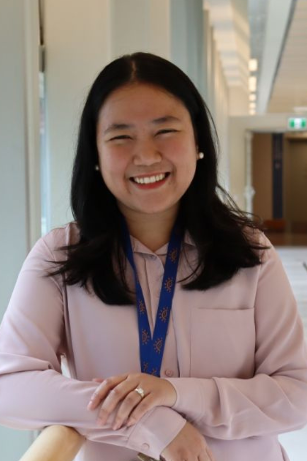 Dr. Kia Anarna